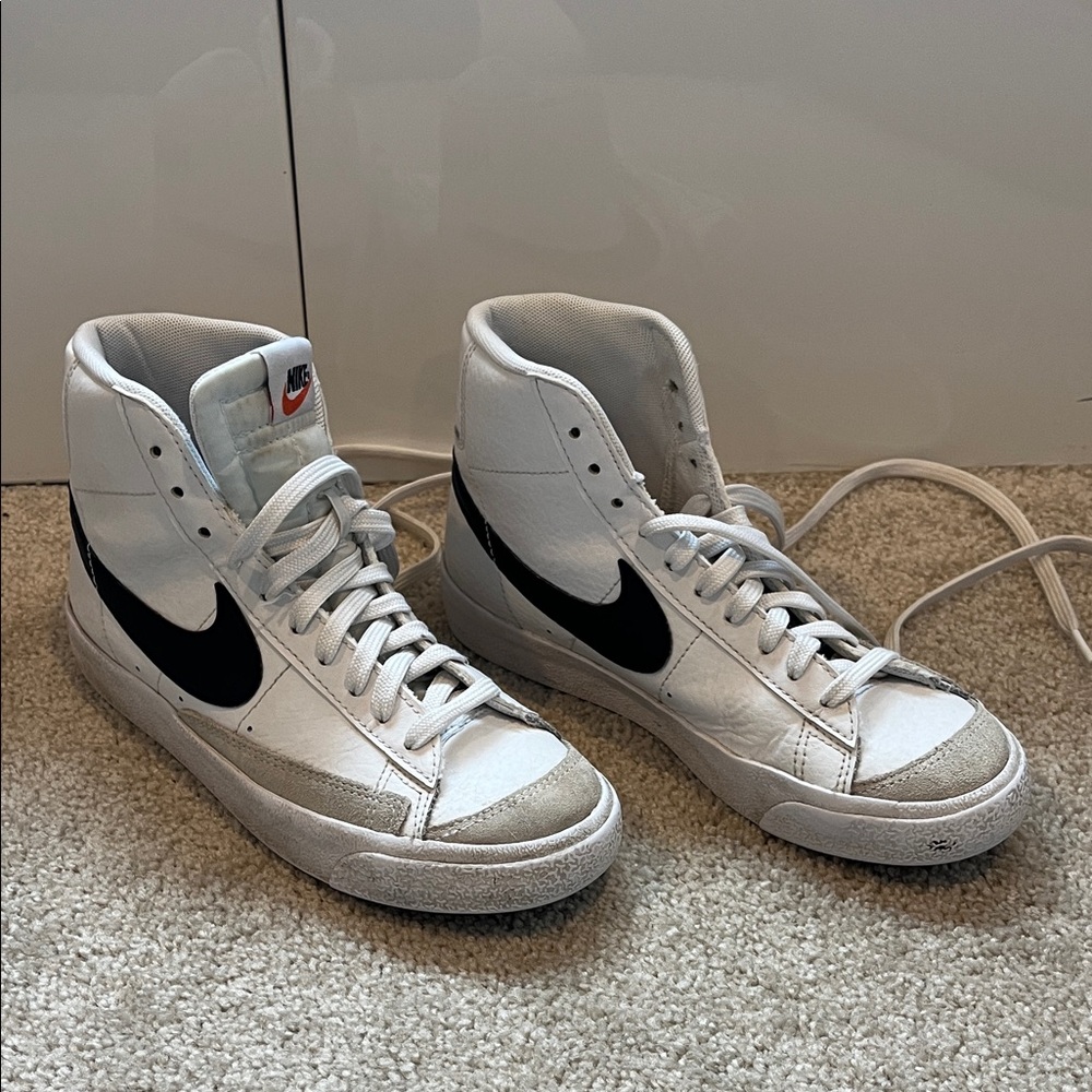 Nike Blazer Mid 77 High Top Sneakers kids size 5